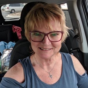 Meet your Posher, Debbie